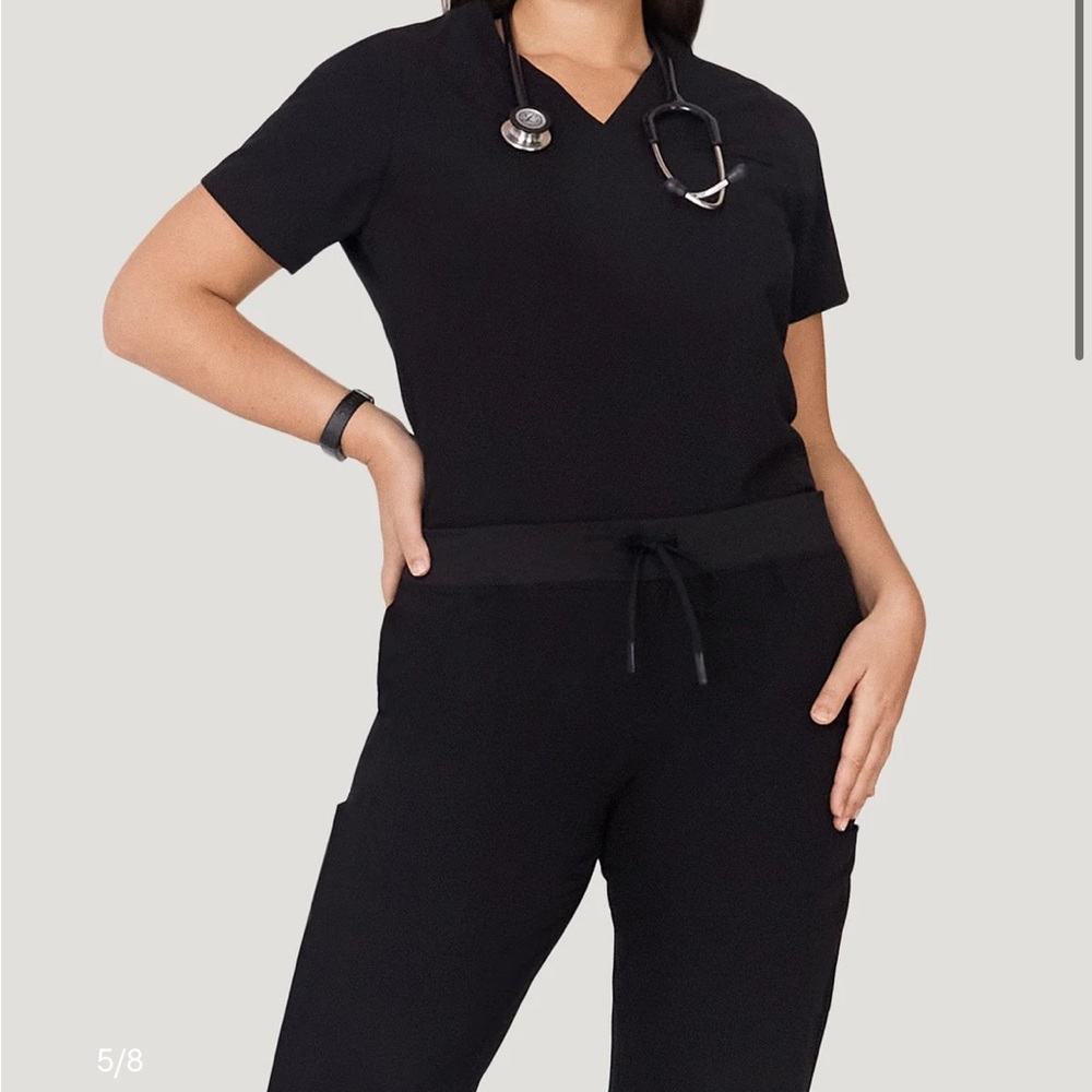 Mandala Scrub set in black.
XS top
S bottom